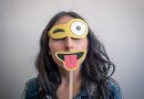 Guter Content - Frau mit Emoji-Maske