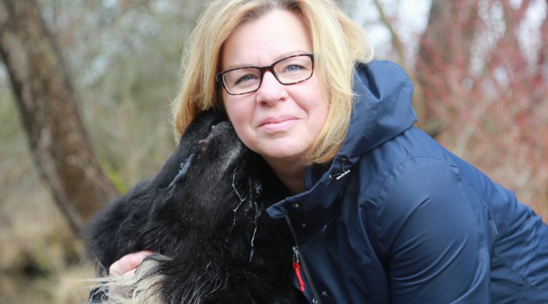 Stipendiatin Angela Zimmermann mit Hund