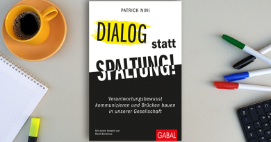 Fachbuch „Dialog statt Spaltung!“ auf einem Schreibtisch