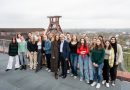 Reinhold Messner und Schüler beim Ideenwettbewerb „Ruhr Natur“
